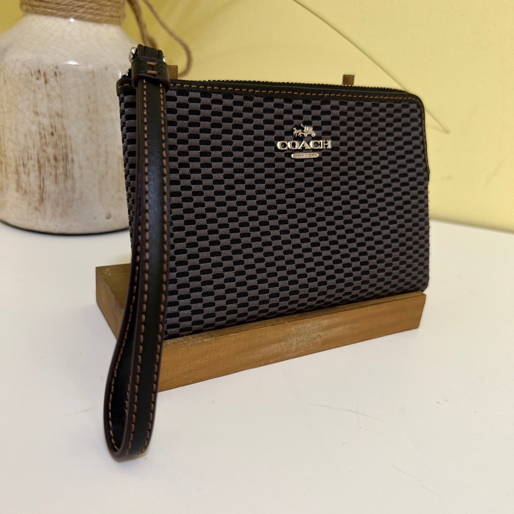 COACH CORNER ZIP WRISTLET WALLET GREY BLACK CHECKERED PATTERN - Picture 3 of 9